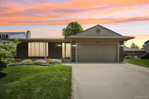 1601 Trail Dr, Trenton, MI 48183