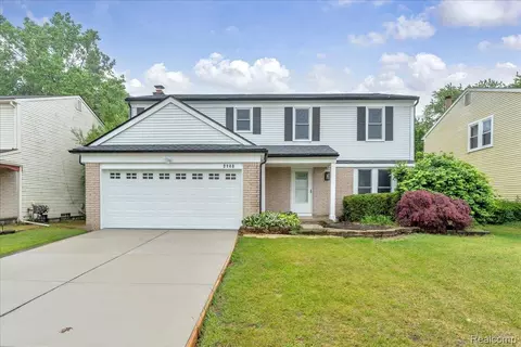 2148 E Roundtable Dr, Canton, MI 48188