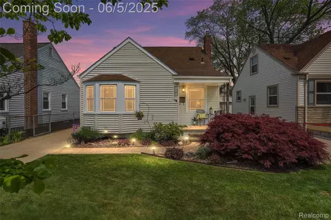 1958 Columbia Rd, Berkley, MI 48072