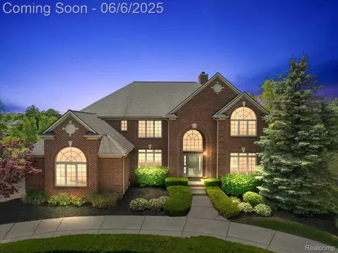5847 Majestic Oaks Dr, Commerce, MI 48382