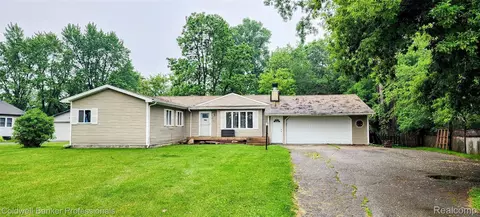 6408 E Court St S, Burton, MI 48509