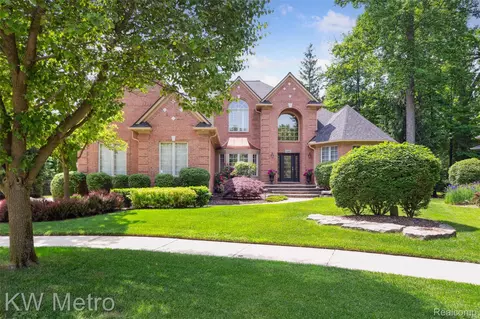 14163 Longneedle Ct, Shelby Township, MI 48315