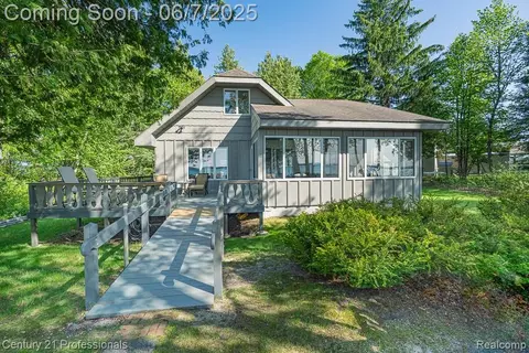 107 Treasure Is, Gerrish, MI 48653
