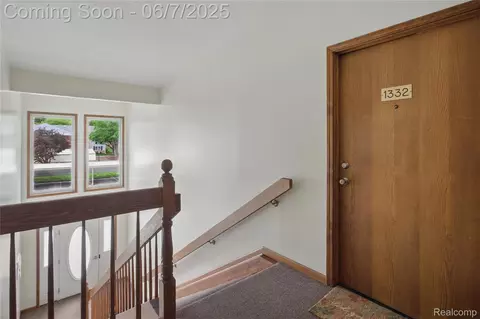 1332 Shoemaker Dr #1332, Westland, MI 48185