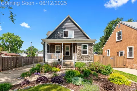 2400 Banner St, Dearborn, MI 48124