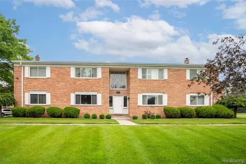 801 W Long Lake Rd #F2, Bloomfield Hills, MI 48302