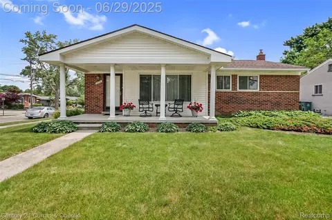 1356 N Selfridge Blvd, Clawson, MI 48017