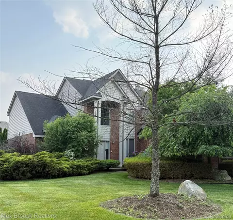 4469 Stoneview, West Bloomfield, MI 48322