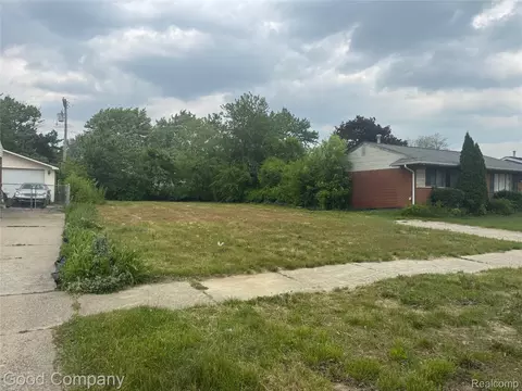 000 Electra St, Clinton, MI 48035