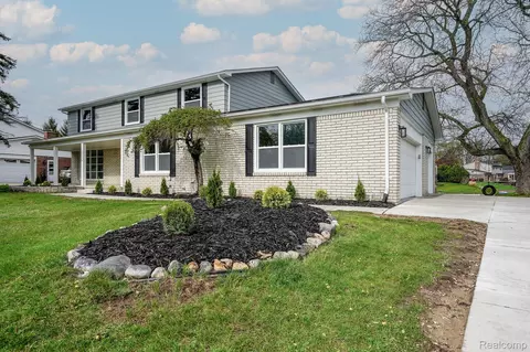 52556 Belle Crst, Shelby Township, MI 48316