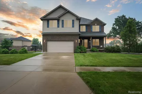 29459 Bradbury Dr, Flat Rock, MI 48134