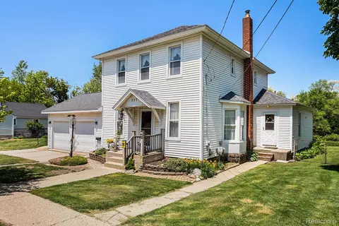 307 E Shiawassee Ave, Fenton, MI 48430
