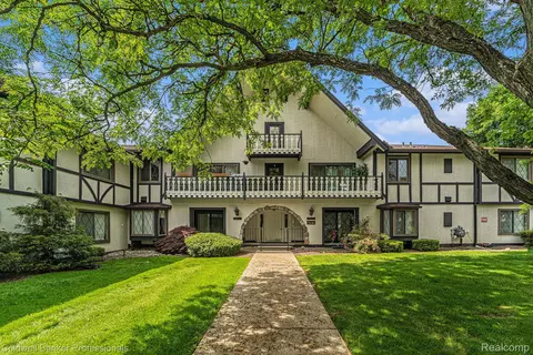42160 Woodward Ave #79, Bloomfield Hills, MI 48304