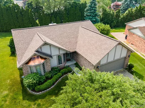 37735 Chase Run Dr, Sterling Heights, MI 48310