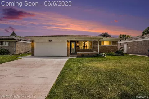12860 E 14 Mile Rd, Warren, MI 48088