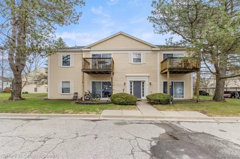 910 Chestnut Hill Dr # E, Auburn Hills, MI 48326