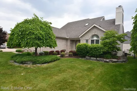 42388 Shulock Dr, Clinton Township, MI 48038