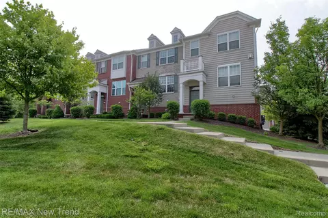 44509 Ellery Ln, Novi, MI 48377
