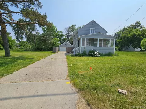 1073 W Bristol Rd, Flint, MI 48507