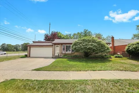 119 S Wildwood St, Westland, MI 48186