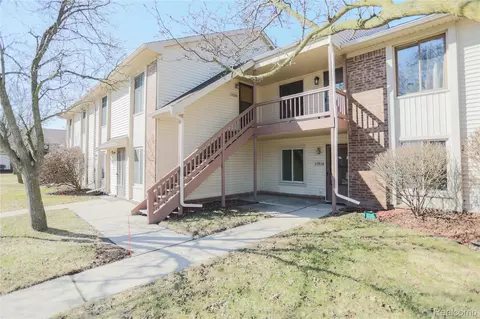 17920 Phyllis St, Roseville, MI 48066