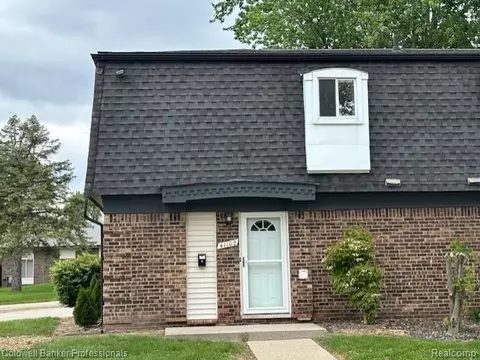 41102 N Woodbury Green Dr, Van Buren, MI 48111