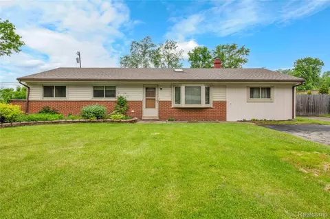 6927 Snow Apple Dr, Independence, MI 48346