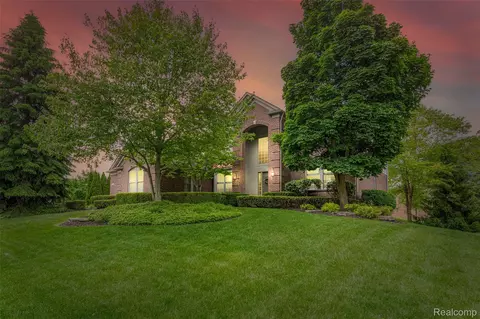 17303 Black Pine Dr, Northville, MI 48168