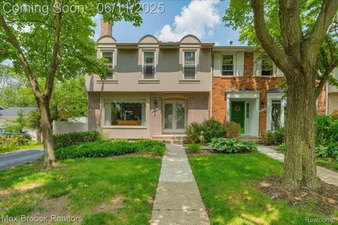 18124 Kinross Ave, Beverly Hills, MI 48025