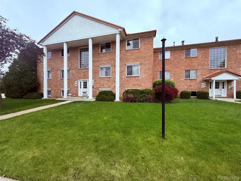 51316 Johns Dr #14, Chesterfield, MI 48047