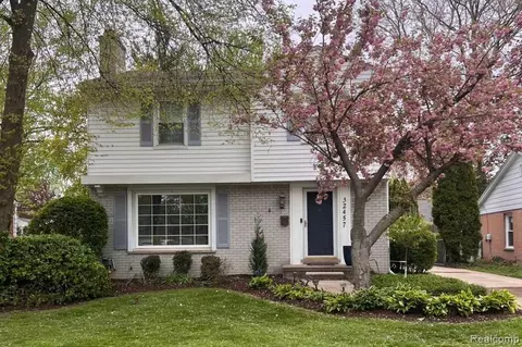 32457 Sheridan Dr, Beverly Hills, MI 48025