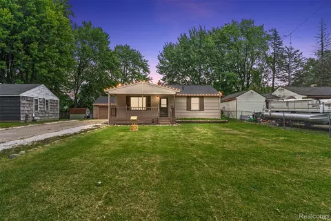 1445 S Packard Ave, Burton, MI 48509