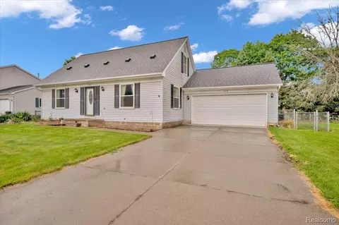718 Metcalf Dr, Imlay City, MI 48444