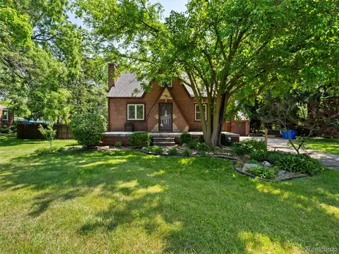 27904 Milton Ave, Warren, MI 48092