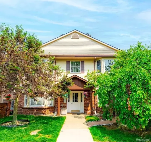 8597 Mathias Dr # 37, Grosse Ile, MI 48138