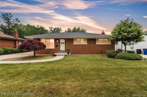2596 Treadwell St, Westland, MI 48186