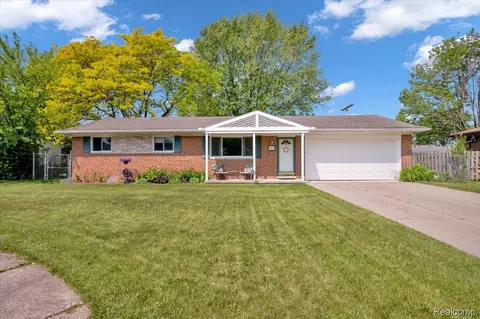 36809 Lawton St, Clinton Township, MI 48035