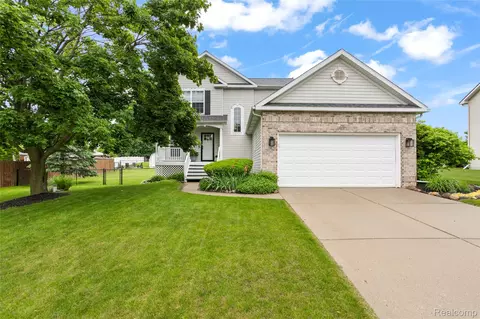13545 Hunters Xing, Bath, MI 48808