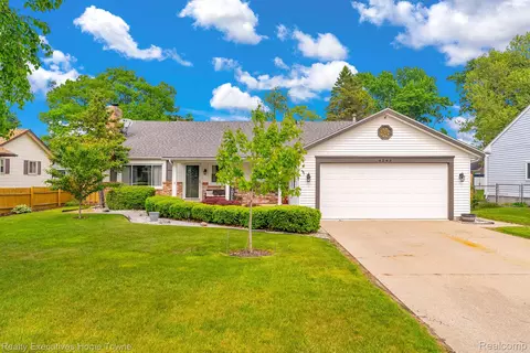 4244 Fairway Dr, Fort Gratiot, MI 48059