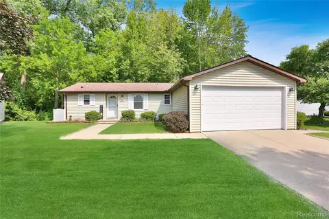 38608 Sycamore Pl, Westland, MI 48185