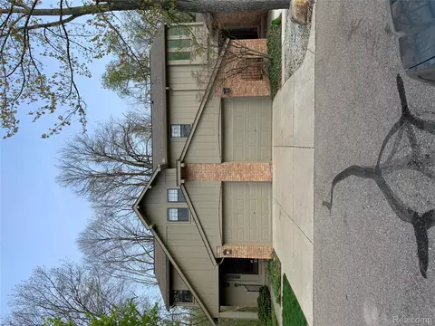 1830 Streamedege Ct #27 & 28, Rochester Hills, MI 48309