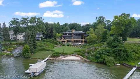 4790 Dow Ridge Rd, Orchard Lake Village, MI 48324