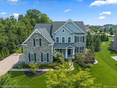 24598 Nepavine Dr, Novi, MI 48374