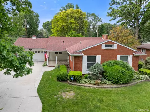 18521 Nadol Dr, Southfield, MI 48075