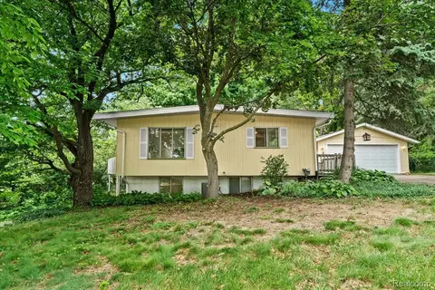 219 Beaver St, Brighton, MI 48116