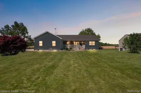 1129 E Coulter Rd, Lapeer, MI 48446