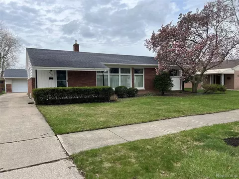 2546 Norwood Rd, Trenton, MI 48183