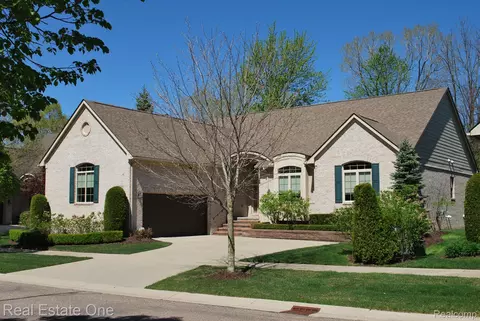 25364 Sutton Ct, Novi, MI 48374