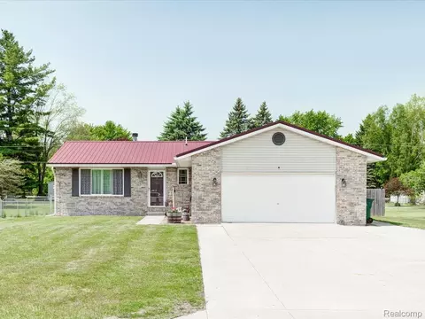 3153 Hidden Valley Dr, Port Huron, MI 48060