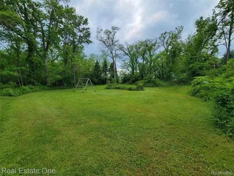 2015 Lamella, Wixom, MI 48393